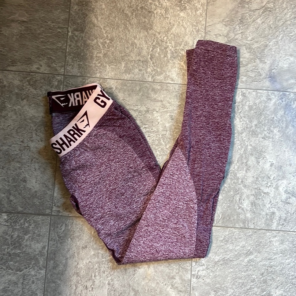 Gym shark leggings